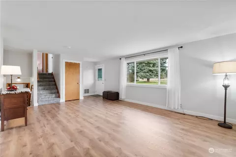 Living - 43119 234th Pl SE, Enumclaw, WA 98022 photo 1 of 2