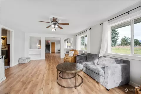 Living - 43119 234th Pl SE, Enumclaw, WA 98022 photo 2 of 2