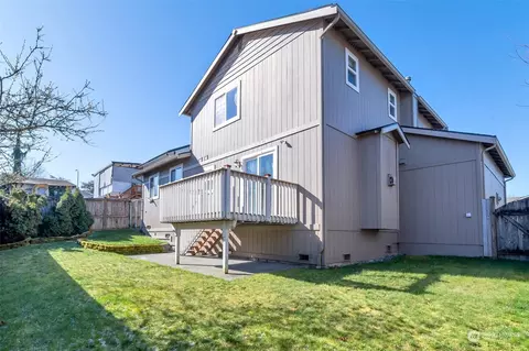 Exterior - 5819 12th Ave W, Everett, WA 98203 photo 4 of 6