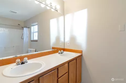 Bath - 5819 12th Ave W, Everett, WA 98203 photo 1 of 2