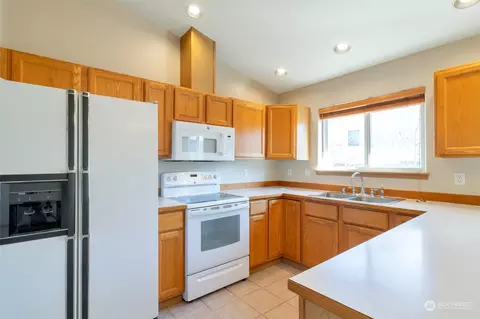 Kitchen - 5819 12th Ave W, Everett, WA 98203 photo 2 of 3
