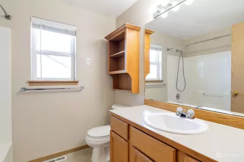 Bath - 5819 12th Ave W, Everett, WA 98203 photo 2 of 2