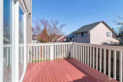 Exterior - 5819 12th Ave W, Everett, WA 98203 photo 3 of 6