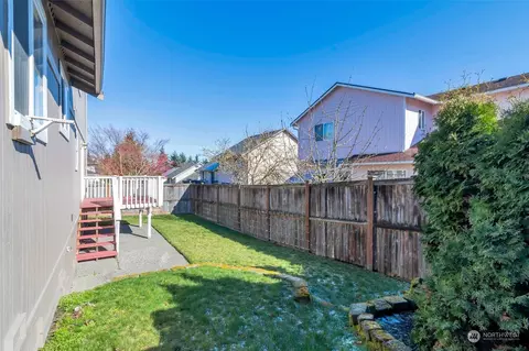 Exterior - 5819 12th Ave W, Everett, WA 98203 photo 5 of 6
