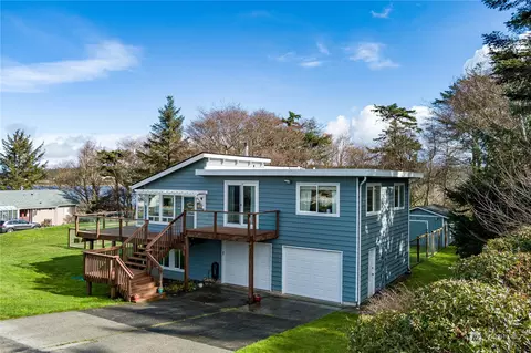 2382 Happy Ln, Oak Harbor, WA 98277