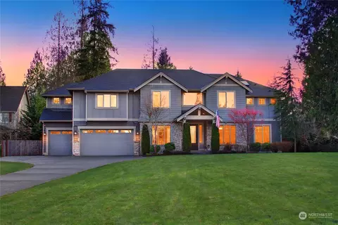 18453 W Lake Desire Dr SE, Renton, WA 98058