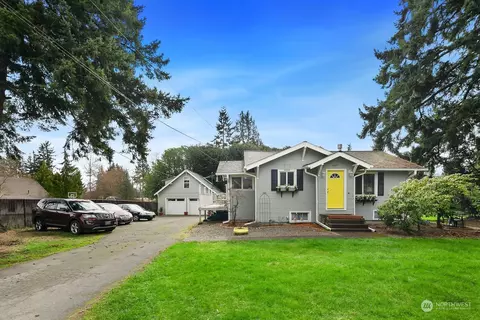 8407 Holly Dr, Everett, WA 98208