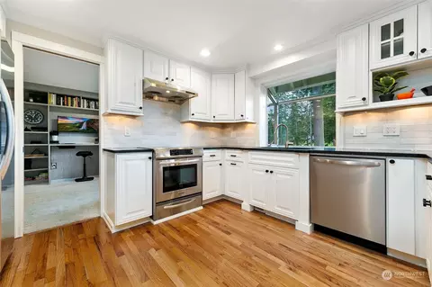 Kitchen - 14406 24th Ave SE, Mill Creek, WA 98012 photo 3 of 4