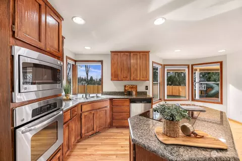 Kitchen - 23910 21st Dr SE, Bothell, WA 98021 photo 4 of 5