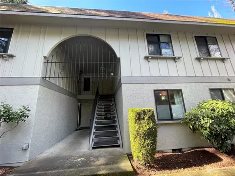 12505 NE 117th Pl #J4, Kirkland, WA 98034