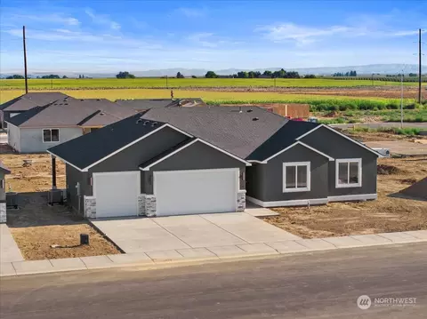 Exterior - 1137 E Cascade St, Othello, WA 99344 photo 5 of 7