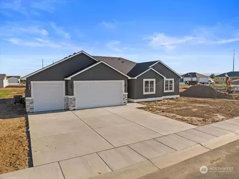 Exterior - 1137 E Cascade St, Othello, WA 99344 photo 3 of 7