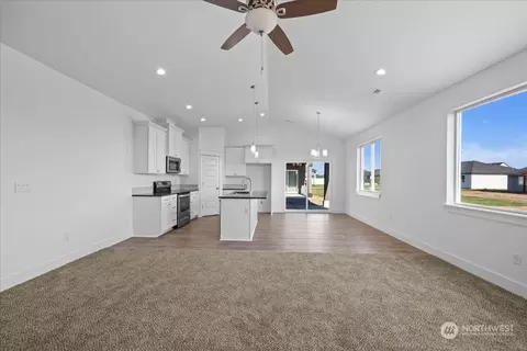 Kitchen - 1137 E Cascade St, Othello, WA 99344 photo 1 of 6
