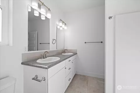 Bath - 1137 E Cascade St, Othello, WA 99344 photo 4 of 5
