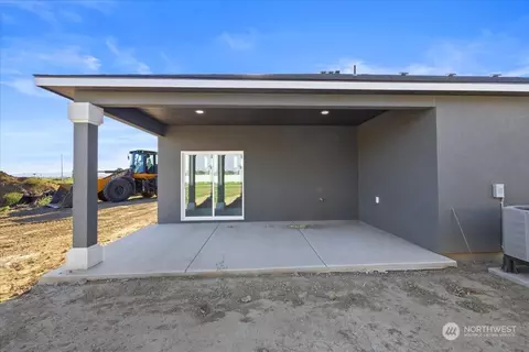 Exterior - 1137 E Cascade St, Othello, WA 99344 photo 4 of 7