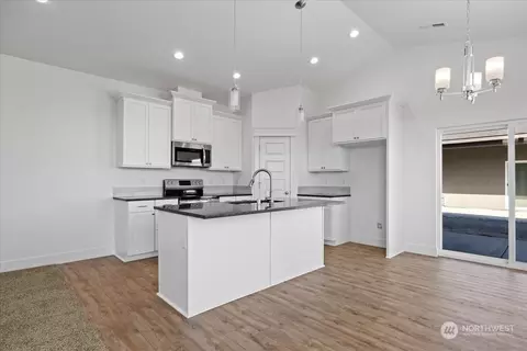 Kitchen - 1137 E Cascade St, Othello, WA 99344 photo 6 of 6