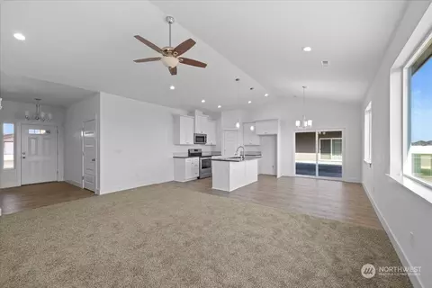 Living - 1137 E Cascade St, Othello, WA 99344 photo 3 of 3