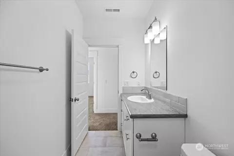 Bath - 1137 E Cascade St, Othello, WA 99344 photo 1 of 5