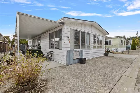 225 NErnst St #76, Oak Harbor, WA 98277