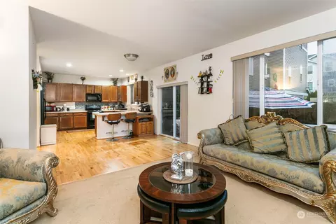 Living - 302 126th St SE, Everett, WA 98208 photo 1 of 4