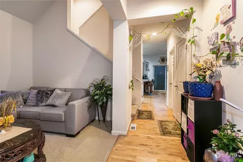 Entry Way - 302 126th St SE, Everett, WA 98208 photo 1 of 1
