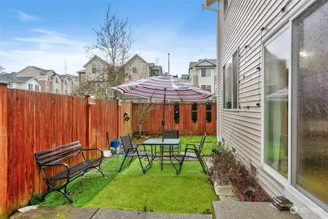 Exterior - 302 126th St SE, Everett, WA 98208 photo 2 of 2