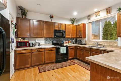 Kitchen - 302 126th St SE, Everett, WA 98208 photo 3 of 3