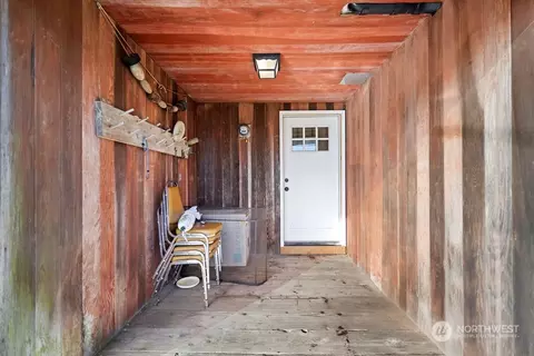 Entry Way - 1303 198th St, Long Beach, WA 98631 photo 1 of 3