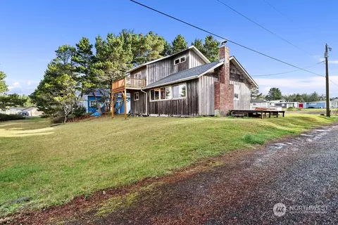 Exterior - 1303 198th St, Long Beach, WA 98631 photo 2 of 8