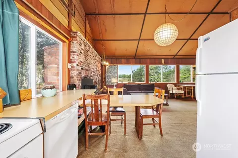 Dining - 1303 198th St, Long Beach, WA 98631 photo 3 of 3