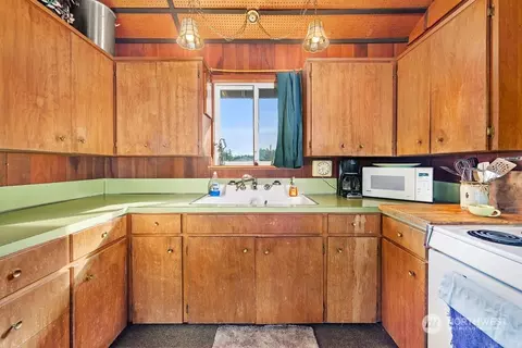 Kitchen - 1303 198th St, Long Beach, WA 98631 photo 1 of 1