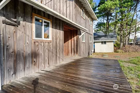 Exterior - 1303 198th St, Long Beach, WA 98631 photo 5 of 8