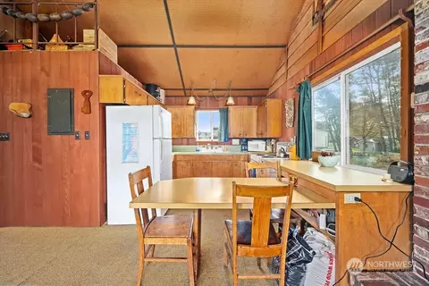 Dining - 1303 198th St, Long Beach, WA 98631 photo 2 of 3