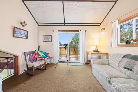 Living - 1303 198th St, Long Beach, WA 98631 photo 2 of 2