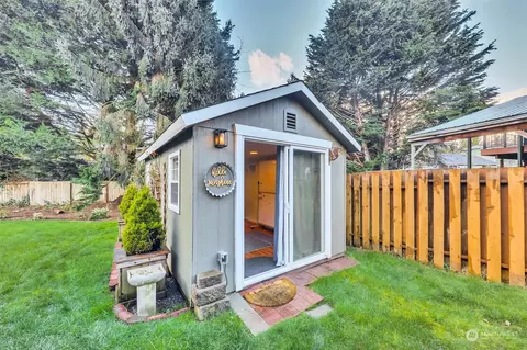 Exterior - 718 198th Pl SE, Bothell, WA 98012 photo 4 of 5