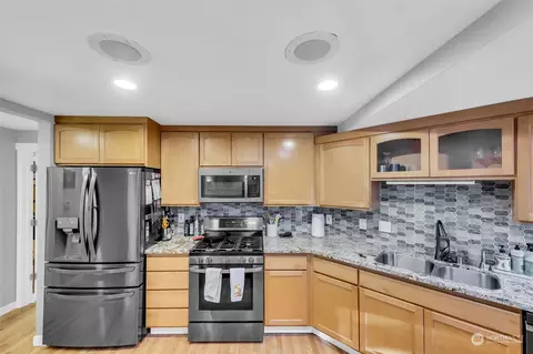 Kitchen - 718 198th Pl SE, Bothell, WA 98012 photo 2 of 2
