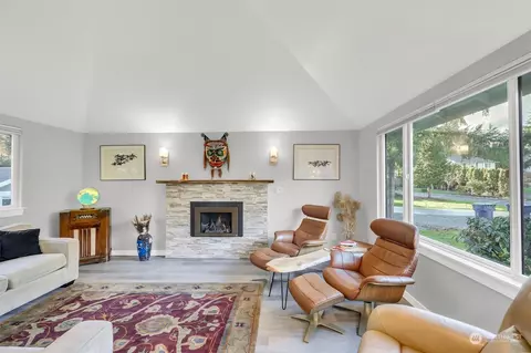 Living - 718 198th Pl SE, Bothell, WA 98012 photo 1 of 4