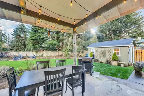 Exterior - 718 198th Pl SE, Bothell, WA 98012 photo 2 of 5