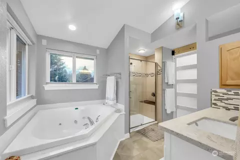 Bath - 718 198th Pl SE, Bothell, WA 98012 photo 5 of 5