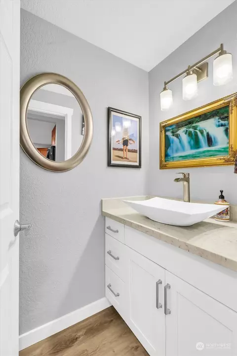 Bath - 718 198th Pl SE, Bothell, WA 98012 photo 1 of 5