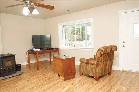 Living - 107 Gatch Rd, Chehalis, WA 98532 photo 2 of 2