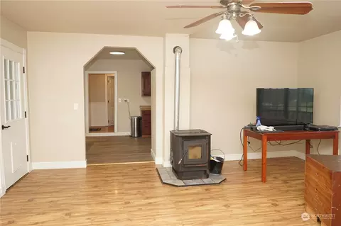 Living - 107 Gatch Rd, Chehalis, WA 98532 photo 1 of 2