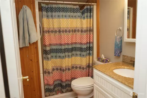 Bath - 107 Gatch Rd, Chehalis, WA 98532 photo 1 of 2