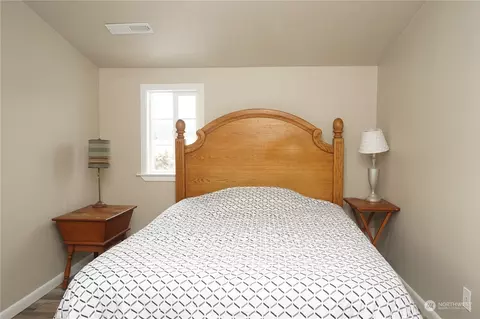 Bedroom - 107 Gatch Rd, Chehalis, WA 98532 photo 2 of 3