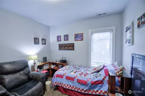 Bedroom - 209 E Cherry St, Centralia, WA 98531 photo 5 of 5