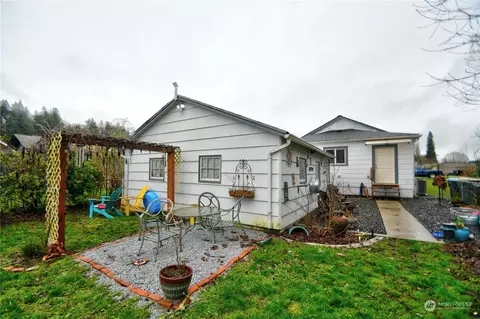 Exterior - 209 E Cherry St, Centralia, WA 98531 photo 5 of 6