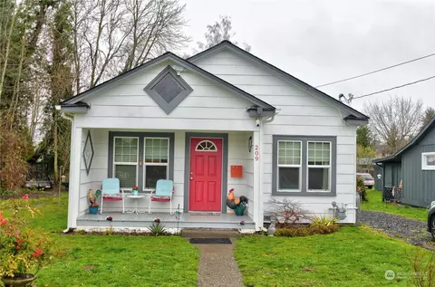 209 E Cherry St, Centralia, WA 98531