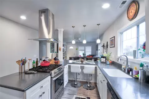 Kitchen - 209 E Cherry St, Centralia, WA 98531 photo 5 of 7