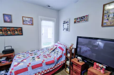 Bedroom - 209 E Cherry St, Centralia, WA 98531 photo 4 of 5