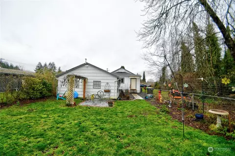 Exterior - 209 E Cherry St, Centralia, WA 98531 photo 6 of 6